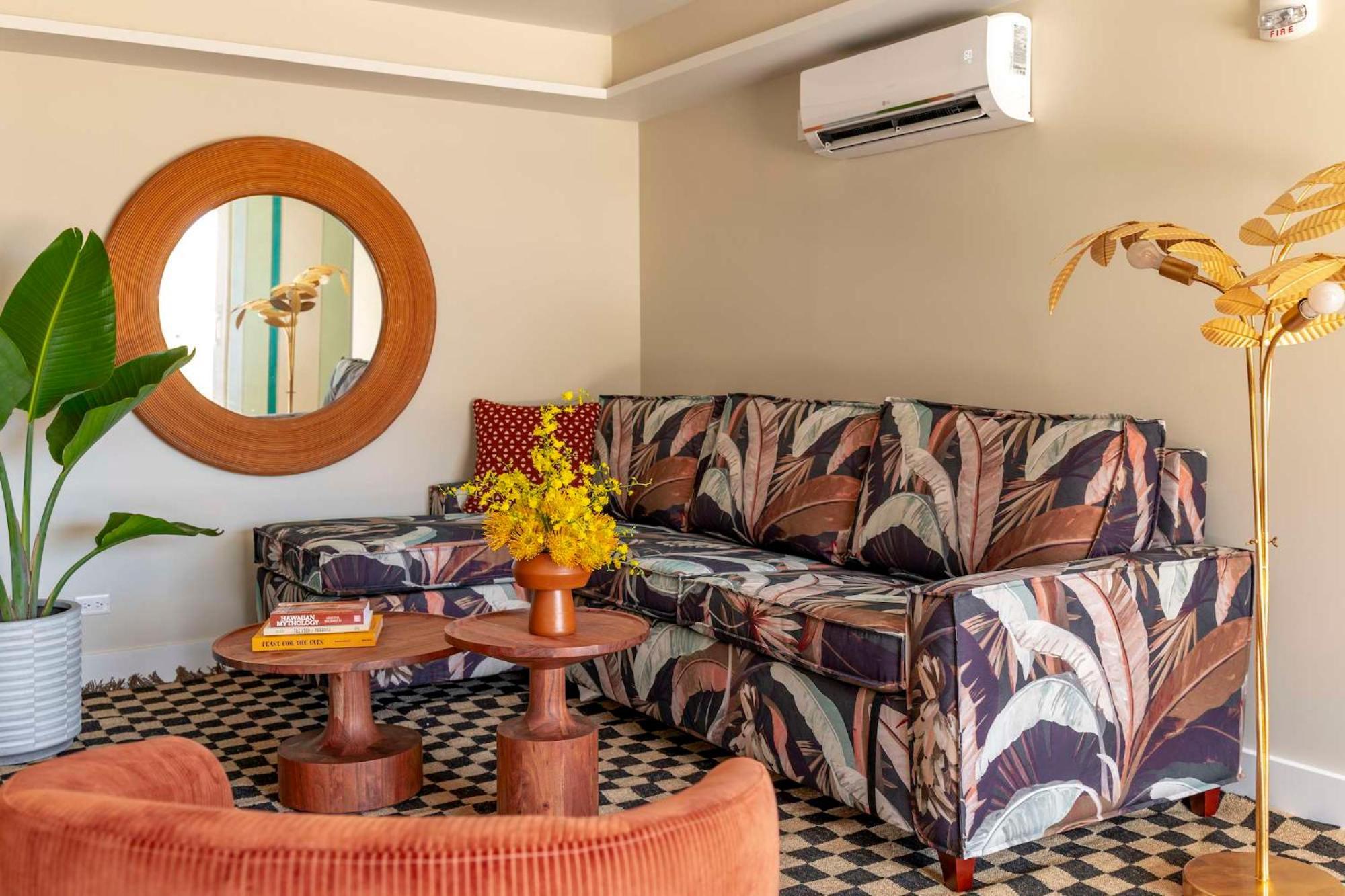 Wayfinder Waikiki - Voted Top 10 Best Hotels In Hawaii! Honolulu Exterior photo